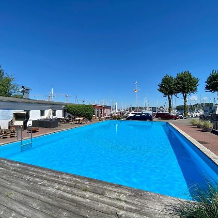 Hausboot Mit Traumlage In Luebeck-Travemuende Hotel Bagian luar foto