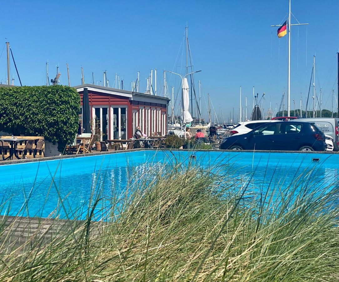Hausboot Mit Traumlage In Luebeck-Travemuende Hotel Bagian luar foto
