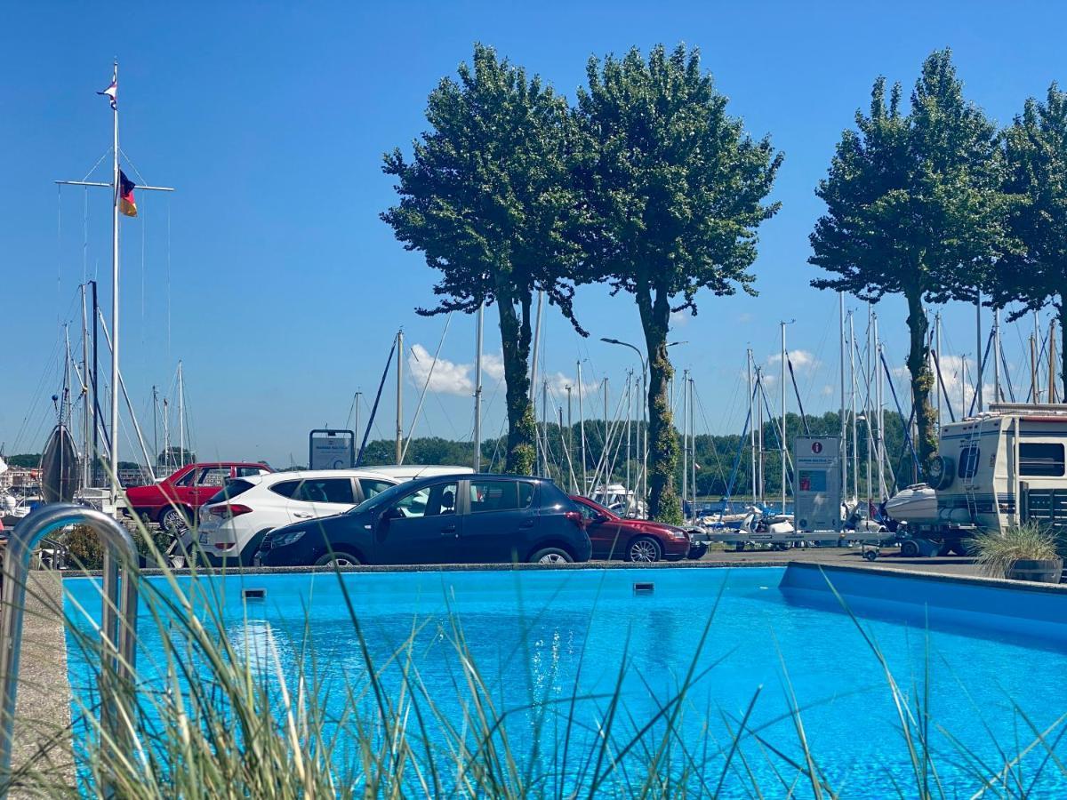 Hausboot Mit Traumlage In Luebeck-Travemuende Hotel Bagian luar foto